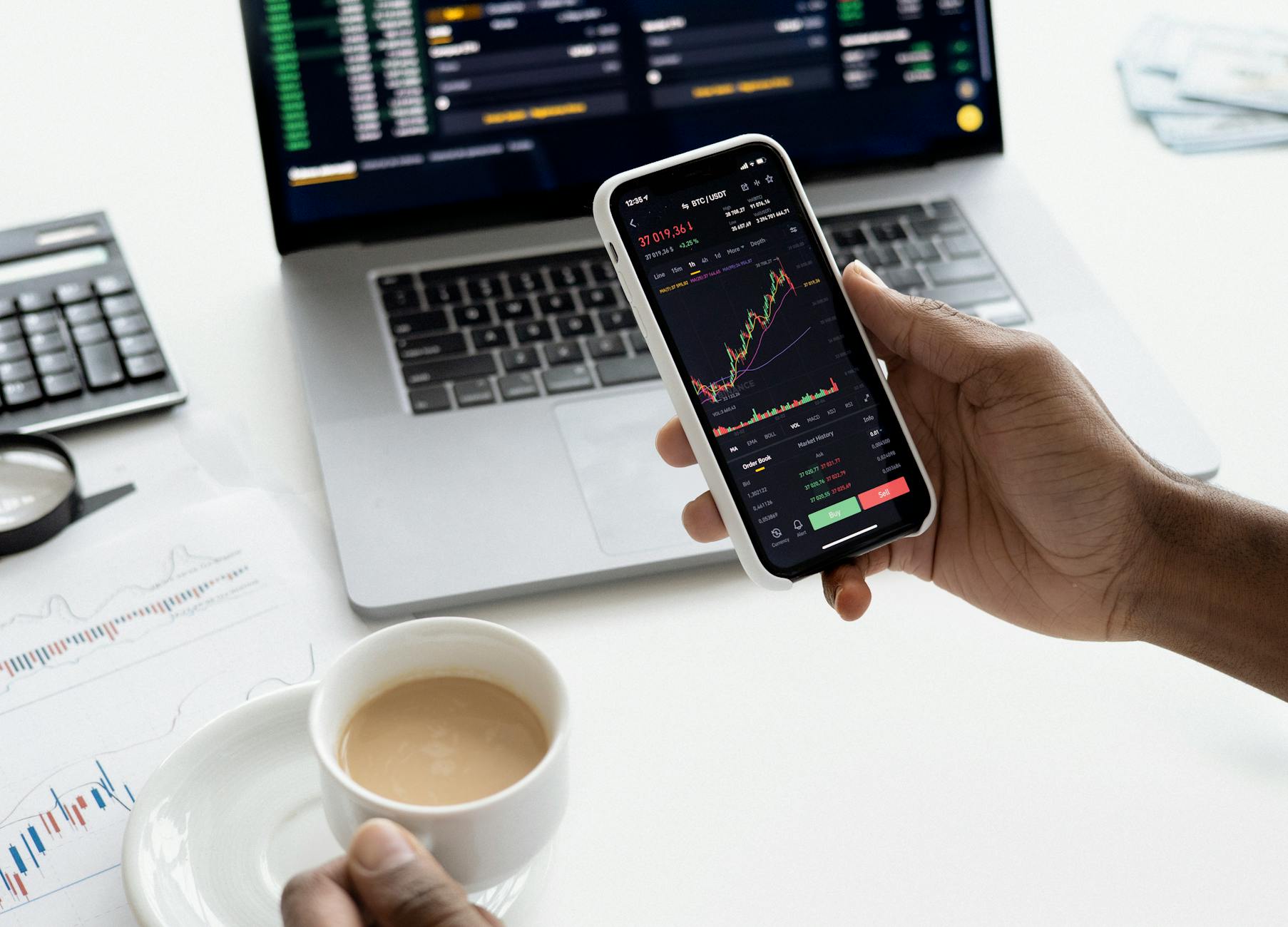 Global Markets Soar as Tech Stocks Rally and Geopolitical Tensions Ease: Key Financial Highlights