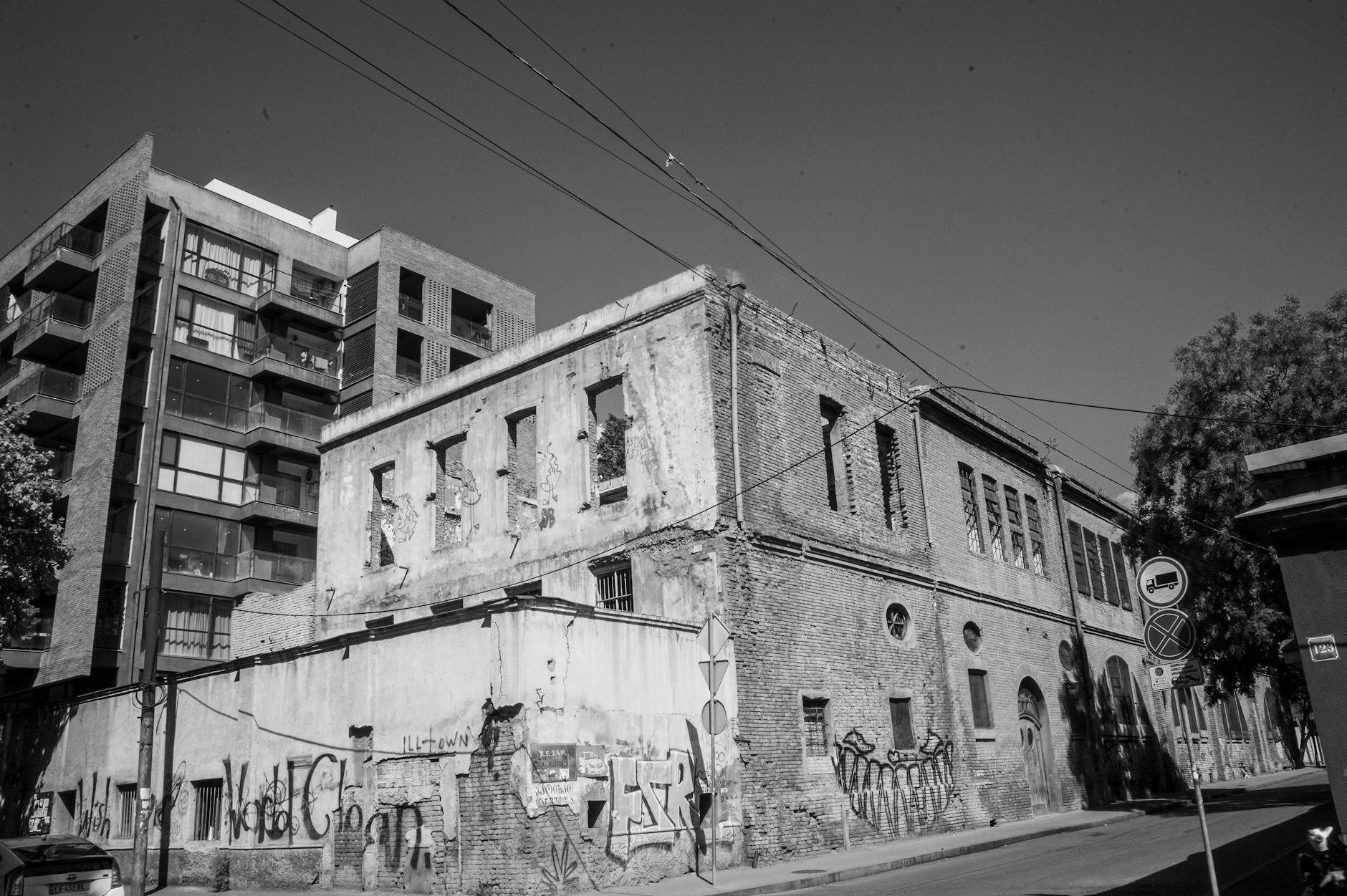 Wall Street Surges to New Highs as Rate Cut Bets Intensify and AI Stocks Soar