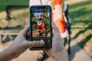 Santa Claus Rally Stumbles: Tech Tumbles as Oil Surges and Housing Heats Up